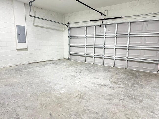 Building Photo - 2336 SW 168th Loop