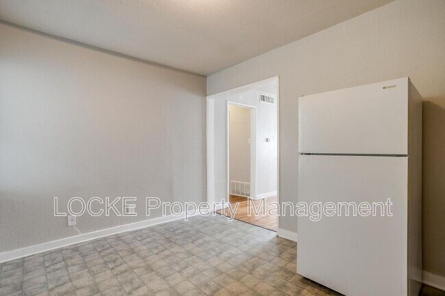 Building Photo - 3417 S University Dr