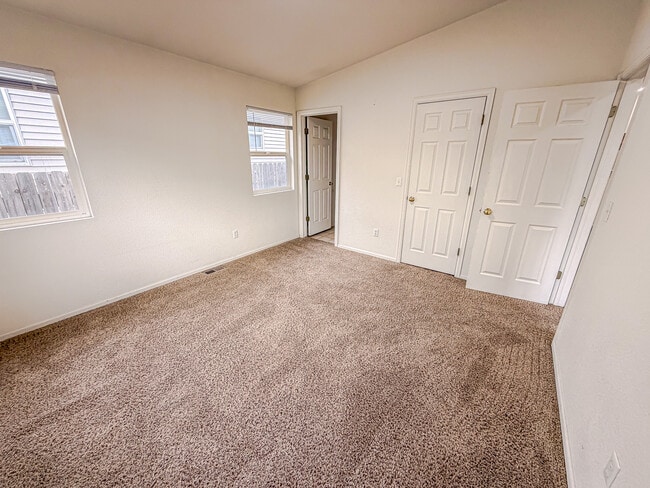 Building Photo - 313 Hunters Way