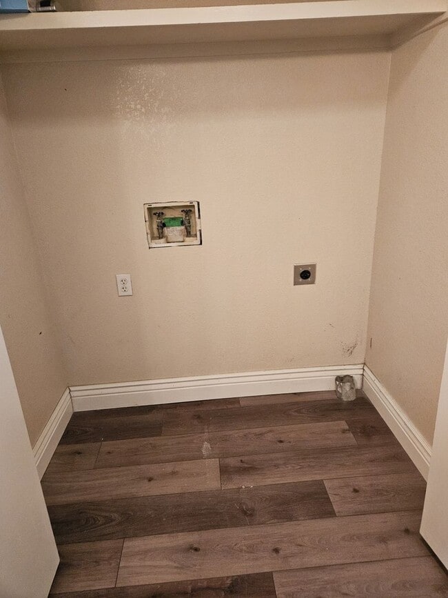 Building Photo - Wonderful townhome for rent in Nampa.  Near Lake Lowell.