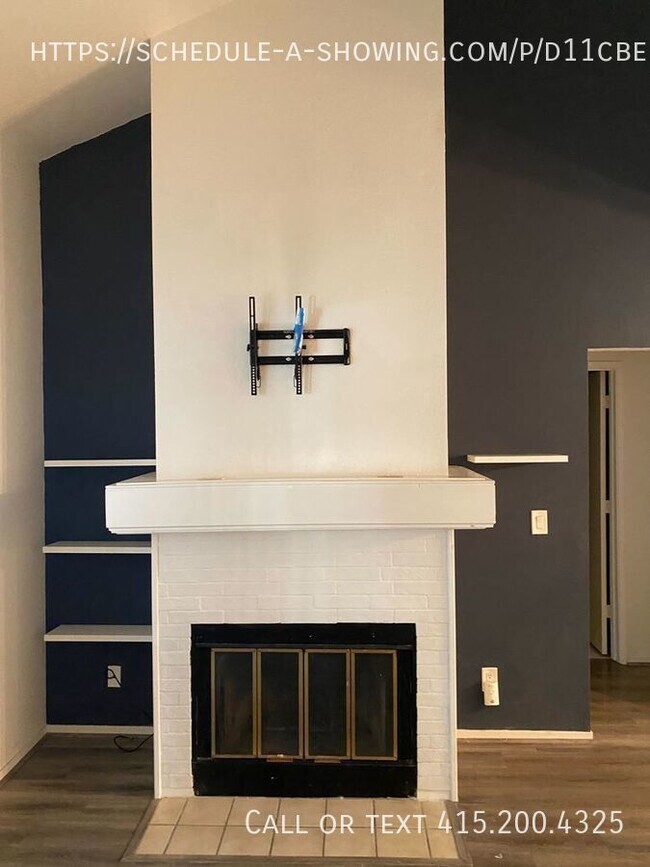 Building Photo - Charming 1bd Condo w/ Add'l Office Space!
