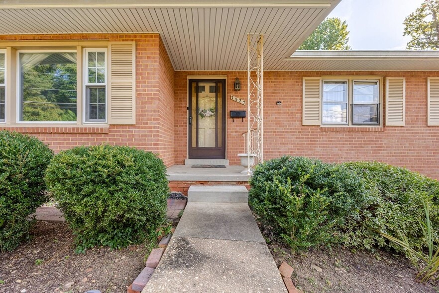 Building Photo - 7527 Fairwood Ln