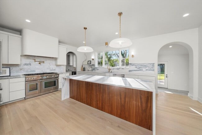 Building Photo - 1037 Belleforte Ave