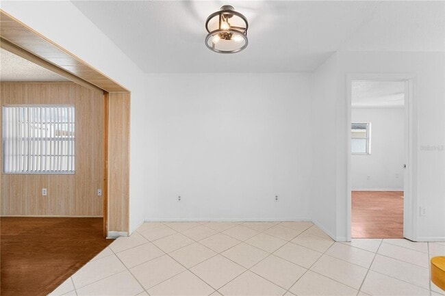 Building Photo - 2814 20th Ave Dr W