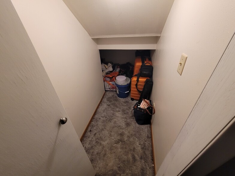 Building Photo - 2201 Tracy Ln