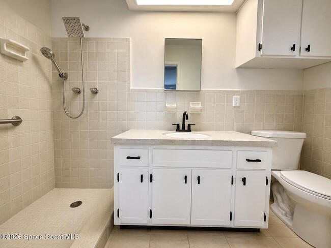 Building Photo - 3080 Royal Oak Dr