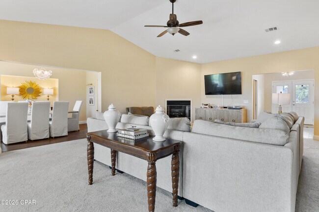 Building Photo - 3243 Country Club Dr