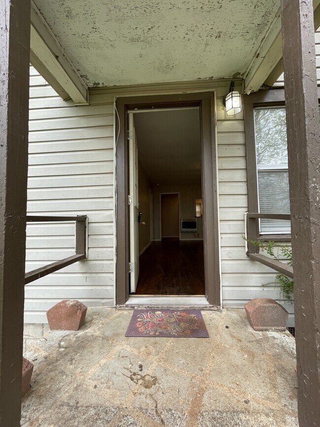 Building Photo - 602 W Oklahoma Ave