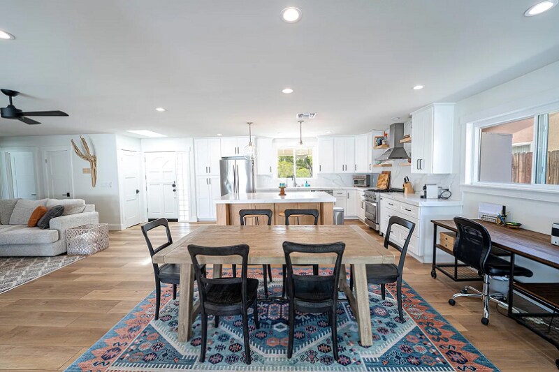 Building Photo - 2858 Drake Ave