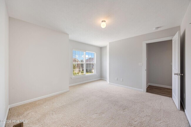 Building Photo - 424 Arrowwood Dr