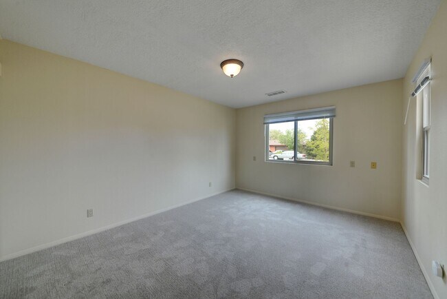 Building Photo - Amazing 4 Bedroom with Views SE Rio Rancho!