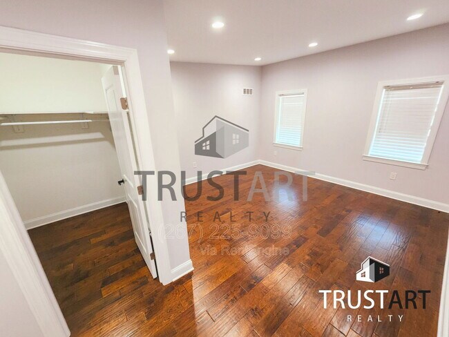 Building Photo - 2225 N Hancock St