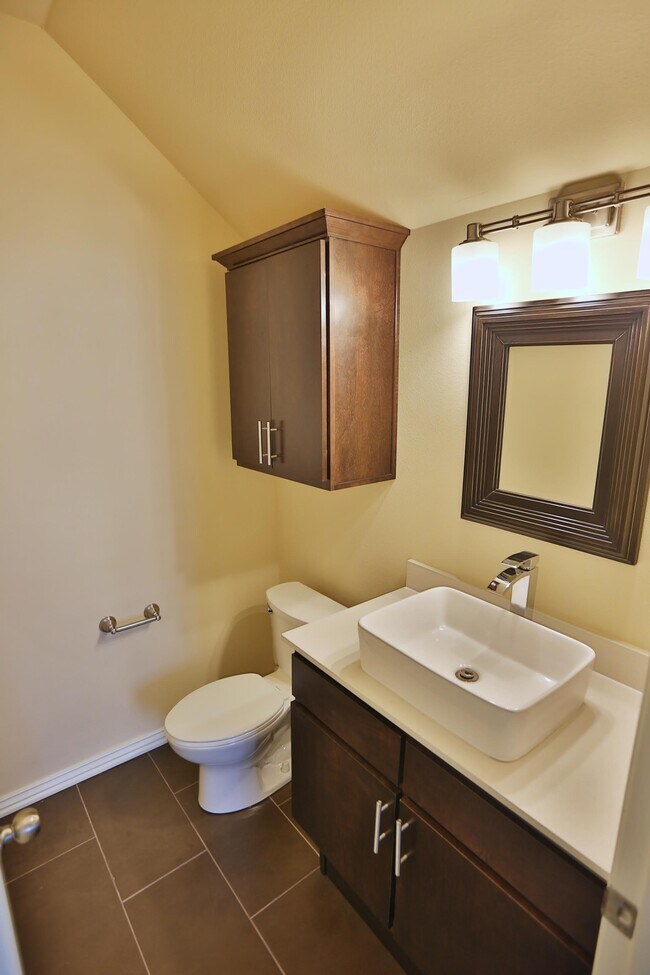 Building Photo - 438 S Sang Ave