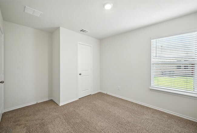 Building Photo - 405 Regiment Rd