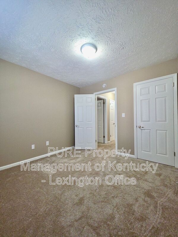 Building Photo - 3493 Sutherland Dr