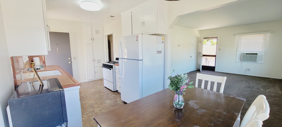 Building Photo - 16911 Glenetta Way