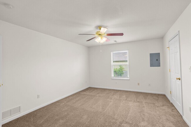 Building Photo - 2612-2614 Northampton Dr.