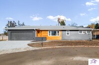 Building Photo - MUST SEE 3 BEDROOM/2 BATHROOM