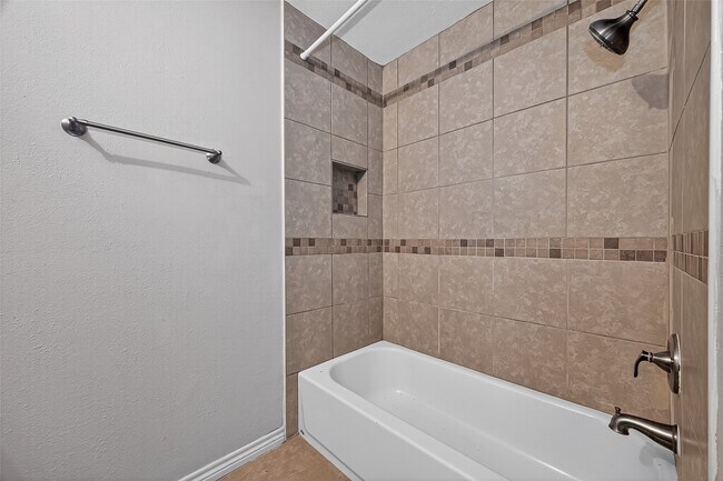 Building Photo - 18402 Willow Moss Dr