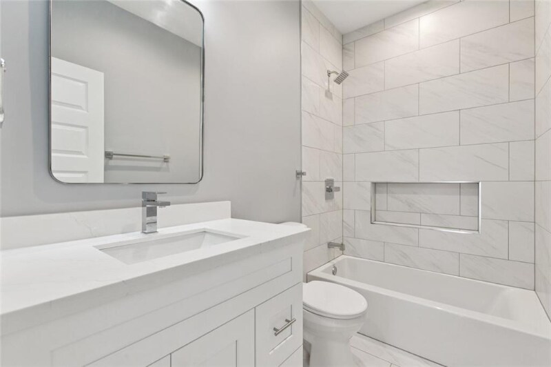 Building Photo - 1222-1224 St Denis St