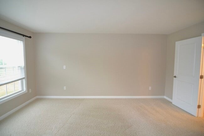 Building Photo - 8 Spicebush Ct