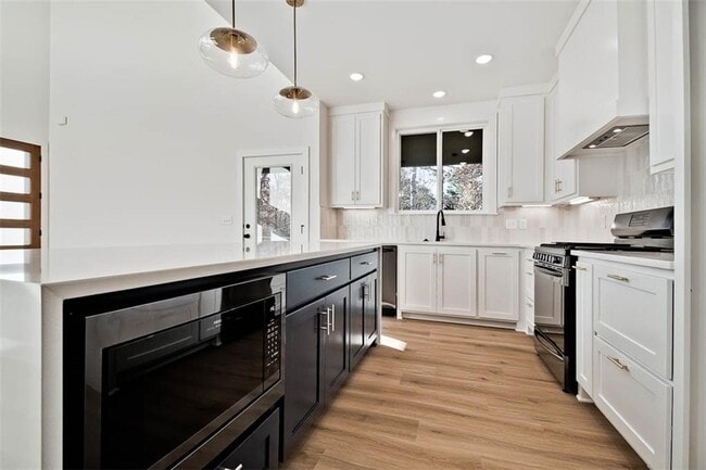 Building Photo - 8 Cranfield Dr