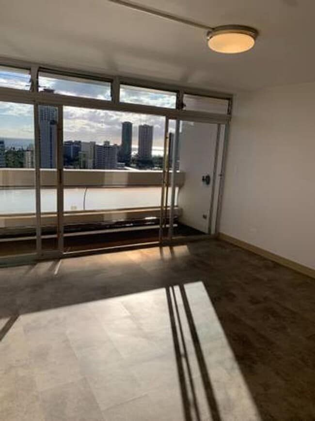 Building Photo - Great Amenities and Great Location!