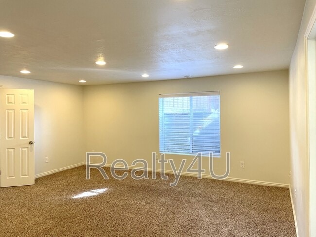 Building Photo - 4081 Rivermist Ln N