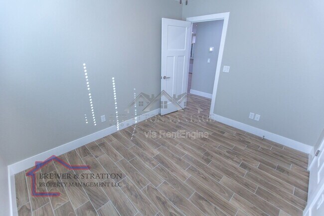 Building Photo - 2334 W Romley Rd