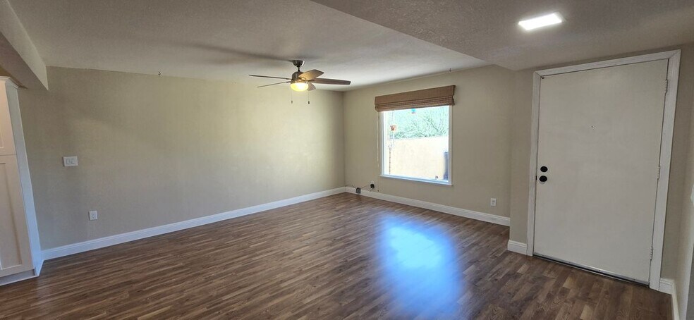 Building Photo - 751 Vía Los Santos