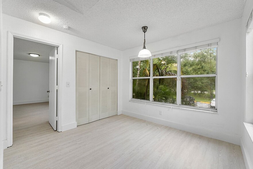 Building Photo - 417 Vista Isles Dr