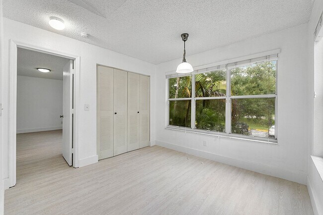 Building Photo - 417 Vista Isles Dr
