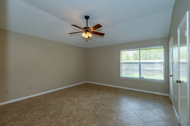Building Photo - 12034 Paddock Way