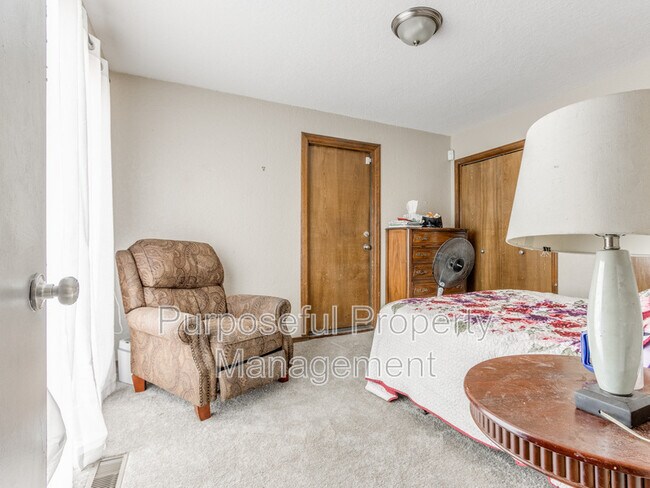 Building Photo - 5911 Fox Run Way