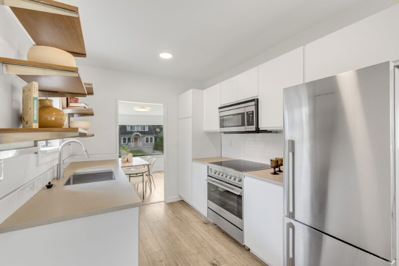 Building Photo - 546 NE 84th St