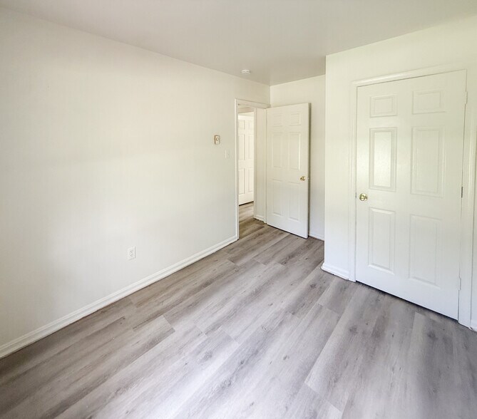 Building Photo - 496 Lancaster Creek Dr