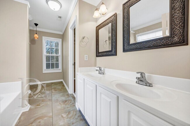 Building Photo - CHARMING HOME IN IRMO'S ASHFORD NEIGHBORHOOD