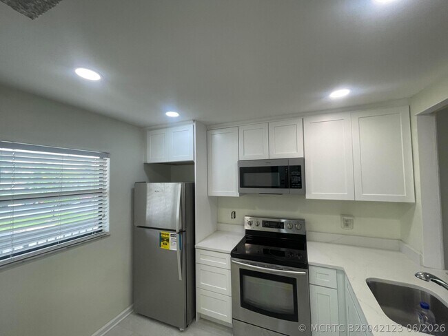 Building Photo - 143 NW 93rd Ave