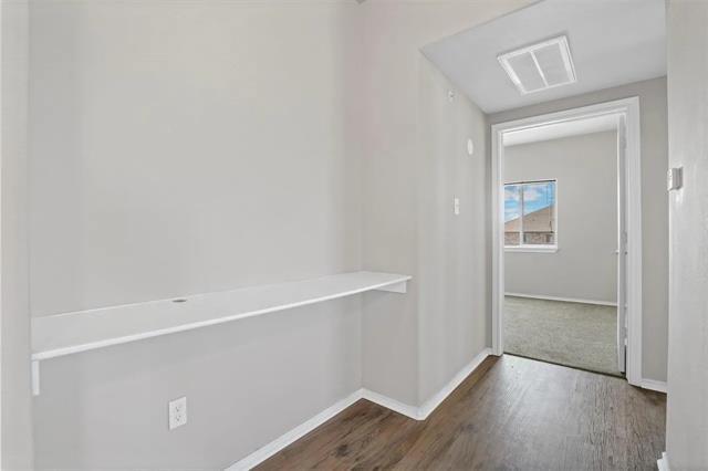 Building Photo - 512 E Hazelwood St
