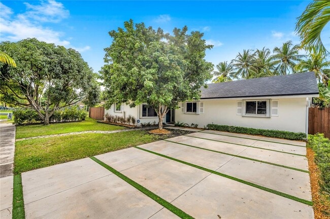 Building Photo - 15930 SW 90th Ave