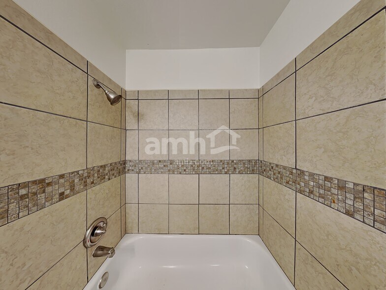 Building Photo - 9319 Foxgrove Way