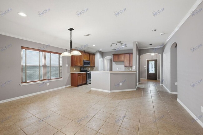 Building Photo - 604 Creekside Dr