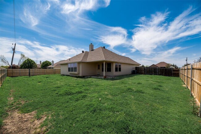 Building Photo - 121 Price Cir