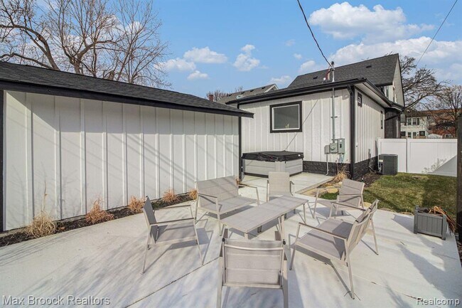 Building Photo - 314 S Laurel St