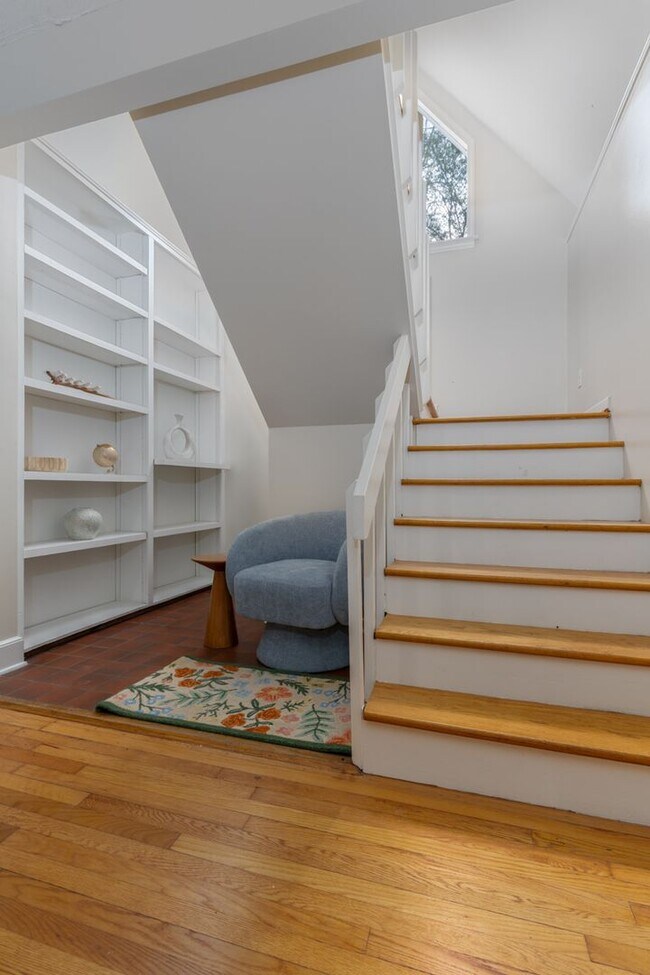 Building Photo - Leasing Now! - Charming 3-Bed, 2-Bath Stone Cottage in Shandon/Wales Garden - Walk to 5 Points!