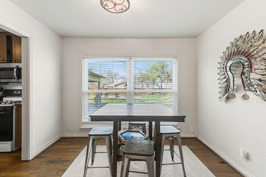 Building Photo - 3504 Corto Ave