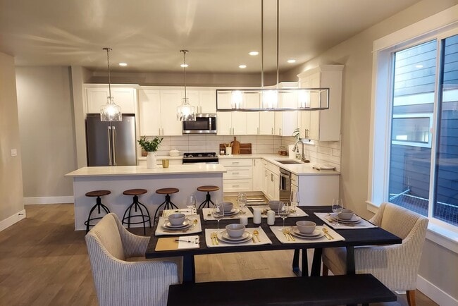 Building Photo - 1118 SW Dottie Ct