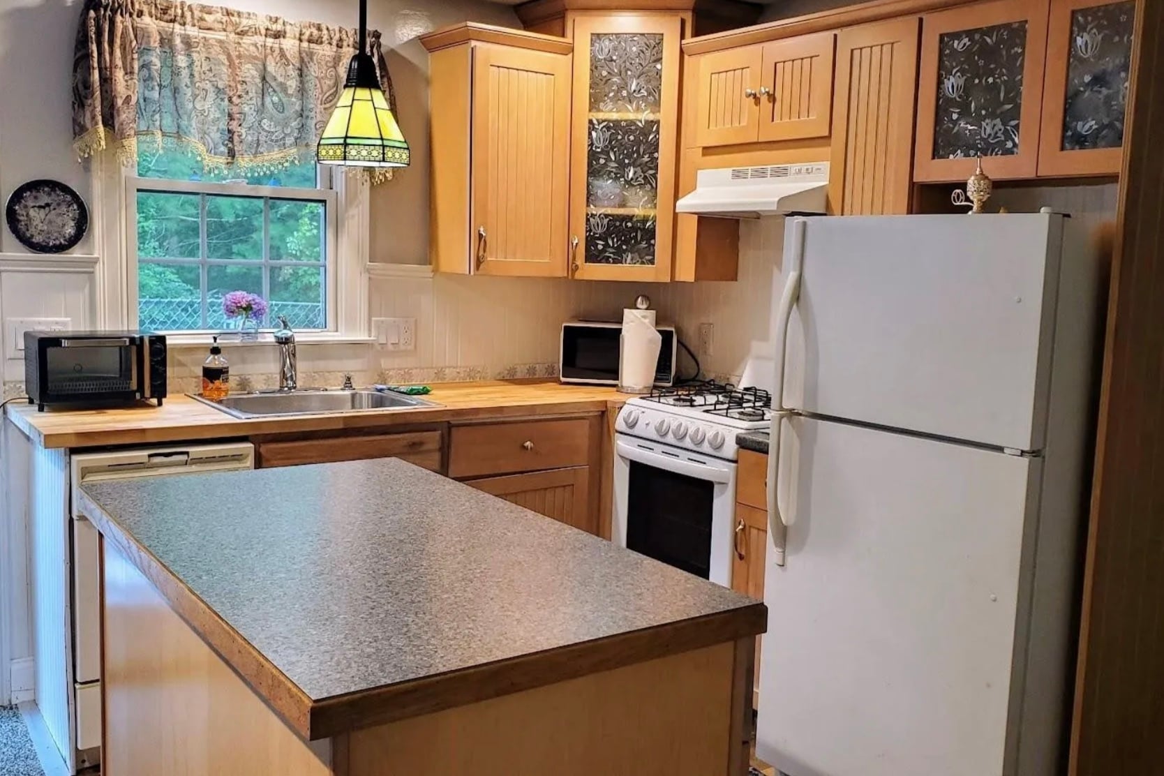 Building Photo - 185 Monhegan Rd