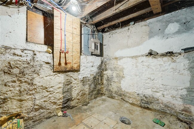 Building Photo - 461 Parsells Ave