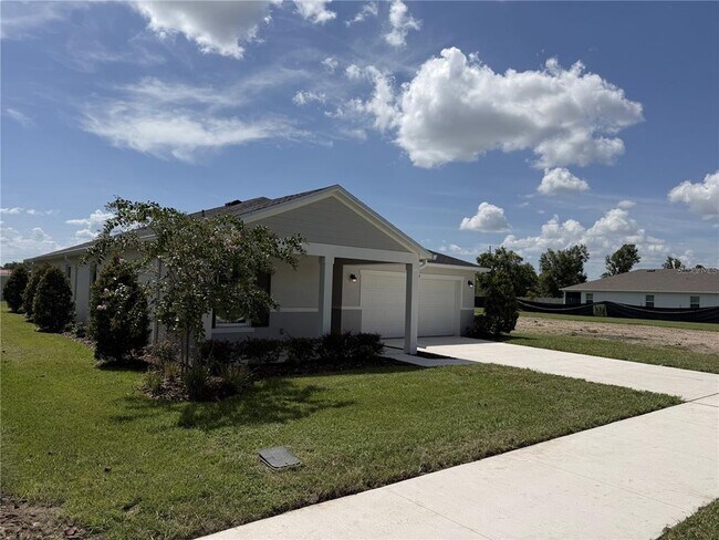 Building Photo - 2602 Lola Ln